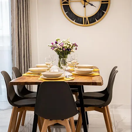 Euphoria Apartment *